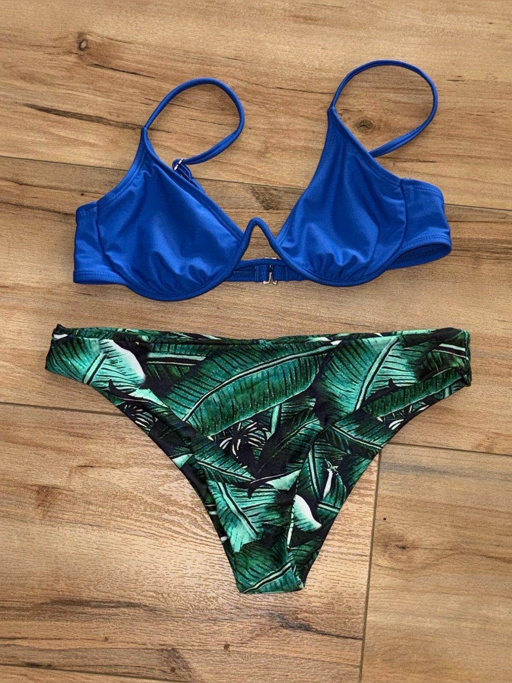 Large Blue Underwire Bikini Top with Green Palm-Print Bikini Bottom Like New